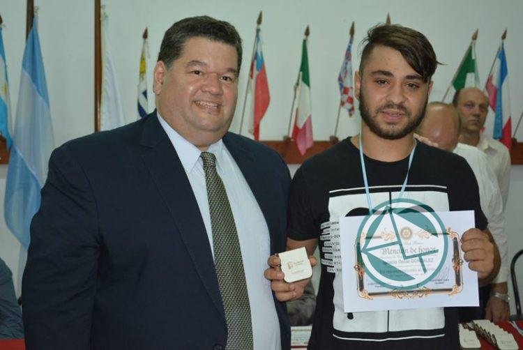 Entrega de medallas a los mejores promediosde Berisso
