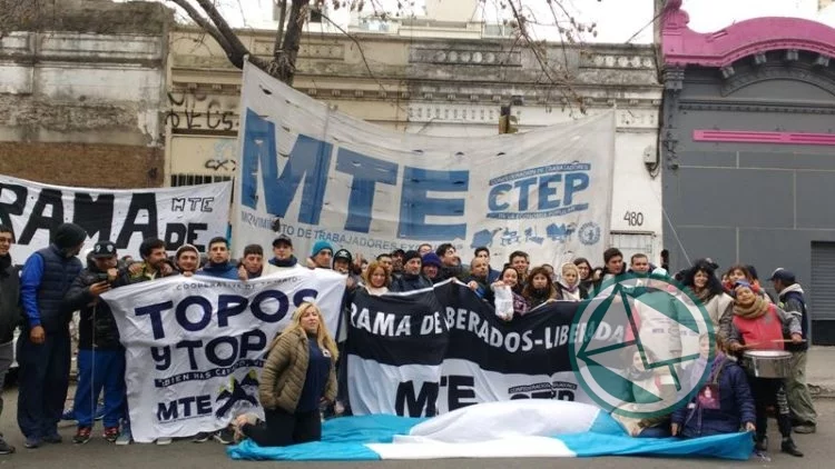 Ex-detenidos marcharon para exigir políticas que garanticen la reinserción