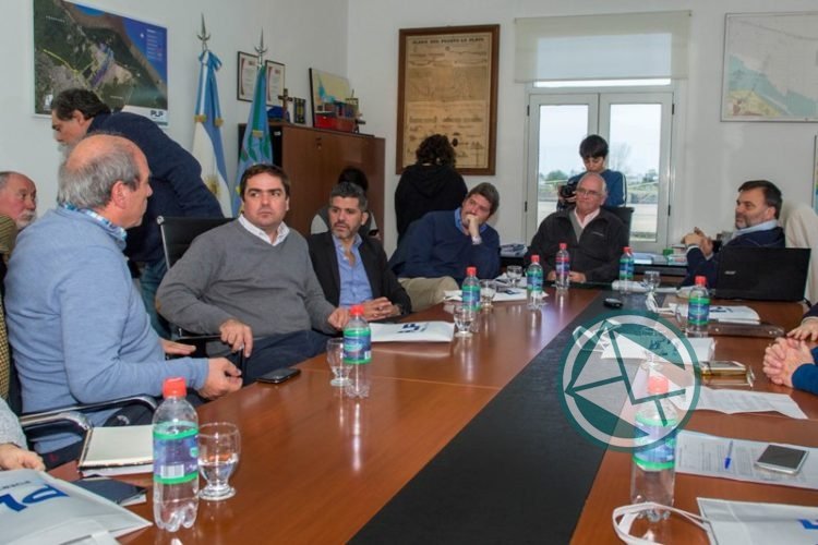 La Comisión de Intereses Marítimos, Portuarios y Pesca de Diputados de la Provincia sesionó en el Puerto La Plata La Comisión de Intereses Marítimos, Portuarios y Pesca de Diputados de la Provincia sesionó en el Puerto La Plata