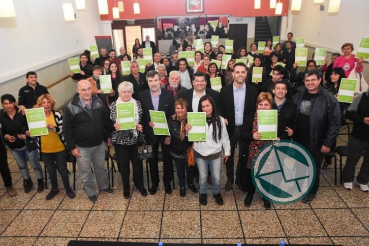Entrega de escrituras a vecinos de Berisso Entrega de escrituras a vecinos de Berisso