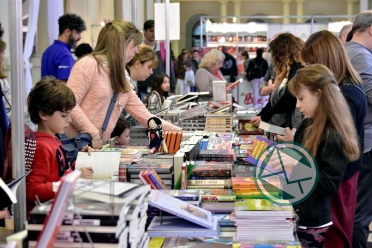 Miles de personas disfrutaron del arranque de la Feria Internacional del Libro Miles de personas disfrutaron del arranque de la Feria Internacional del Libro