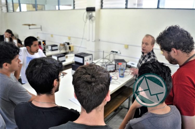 Ingeniería busca fortalecer la enseñanza de la Física haciendo eje en la experimentación Ingeniería busca fortalecer la enseñanza de la Física haciendo eje en la experimentación