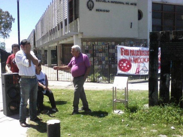 ATE - CTA de Berisso realizó un recordatorio por el noveno aniversario del fallecimiento de Carlos Cajade image00347