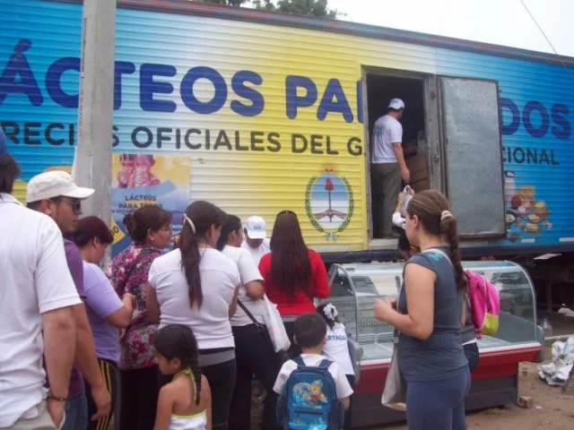 El martes 14 Lácteos y Pescado "Para Todos" y feriantes en Punta Lara lacteos para todos 003
