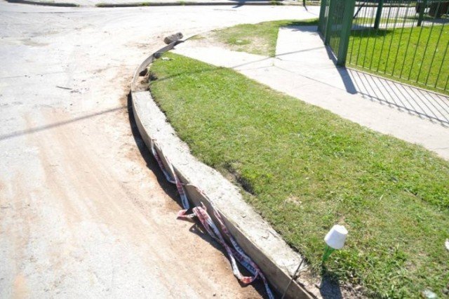 Tareas de bacheo en la Avenida Mitre de #Berisso image0064