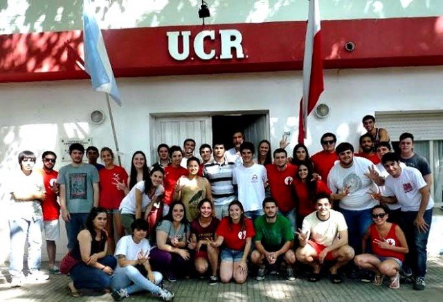 Jóvenes radicales repudian a la dirigencia que busca un destino electoral por fuera del @fampliounen image00142