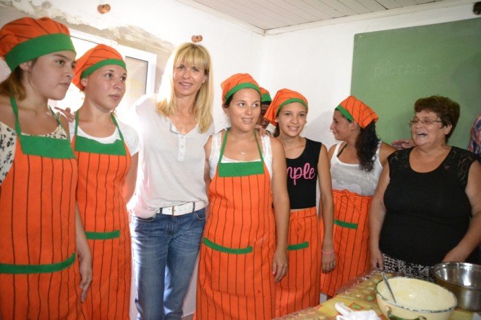 Karina Rabolini visitó la sede del Programa “Envión” en Berisso (Video) DSC 00141