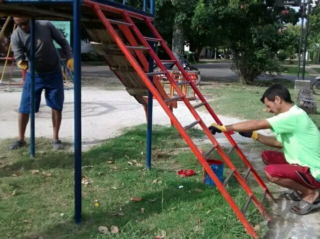 #BerissoLimpia: Trabajos de pintura en la plazoleta "Islas Malvinas" Plazoleta1