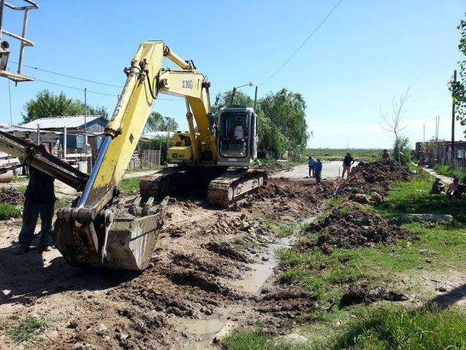 Continúa la ejecución de asfaltos por el PROMEBA en el Barrio El Carmen Promeba 33 entre 129 y 130 1