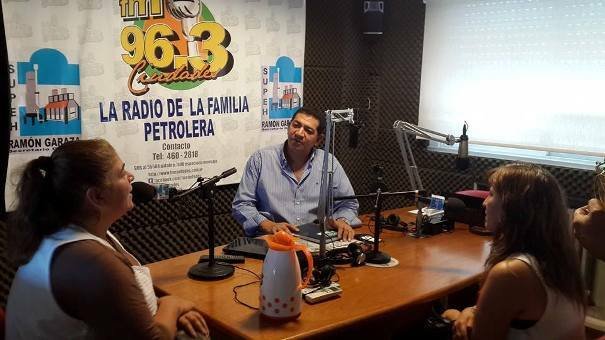 La "Agrupación La Nueva" con donaciones a escuelas y al Centro de Residentes Santiagueño de #Berisso