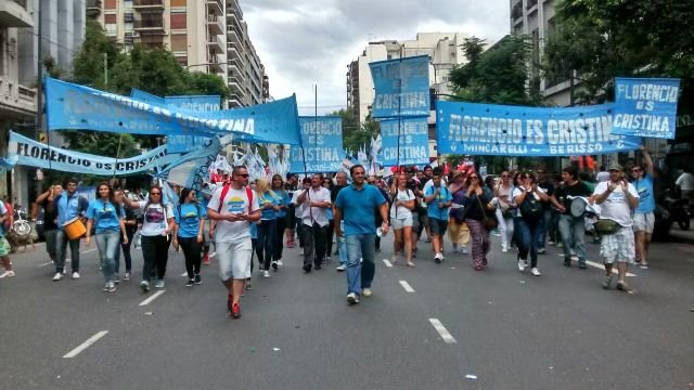 Movilización de UNICA Berisso al Congreso Mincarelli Movilización de UNICA 10