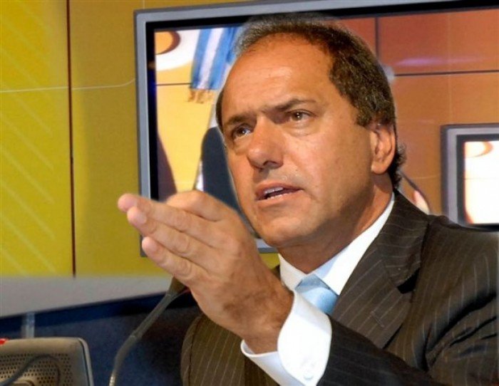 .@danielscioli marca "contradicciones" en las posiciones de .@mauriciomacri epc091214 003f04