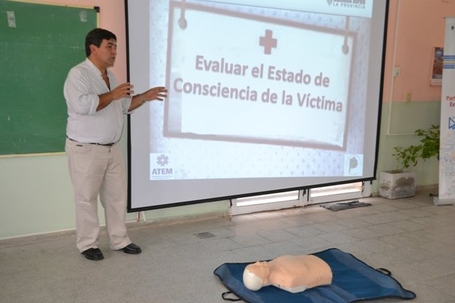 Se llevó a cabo el Curso de Reanimación Cardiopulmonar para la comunidad en #Berisso Curso RPC1