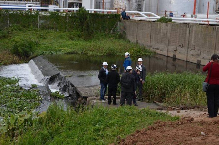 Comenzó en Ensenada las obras de demolición de la pantalla en el Canal Oeste image00330
