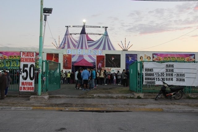 Ensenada hizo posible que 500 chicos disfruten del circo Burlesk