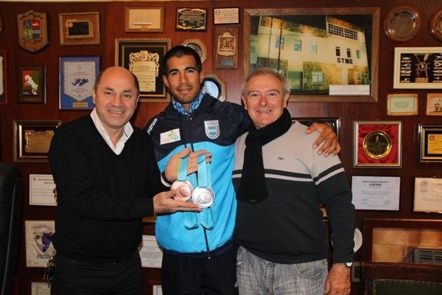El Intendente de #Ensenada #MarioSecco recibió al remero #AgustínDíaz medallista en los #Panamericanos2015