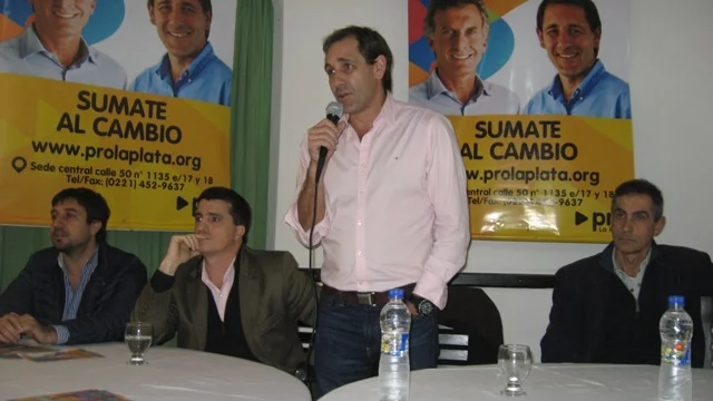@JulioGarro inauguró locales del PRO para el frente Cambiemos en #LaPlata IMG 1464