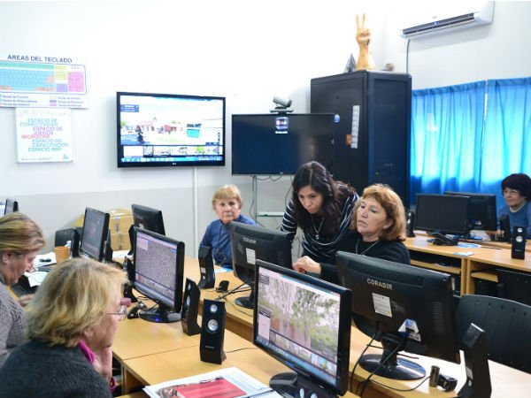 El @NACBerisso continúa con cursos de Informática para adultos m ayores