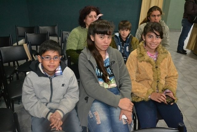 Entrega de subsidio para la agrupación "Sikuris de Berisso"