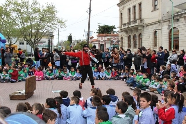 Festejo por el día de la primavera con Jardines de Infantes de Ensenada