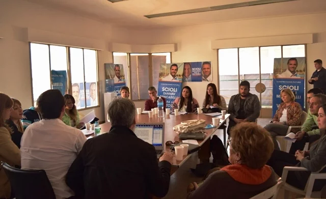 Pensando en gestionar Berisso, Juan Mincarelli se reunión con su equipo de técnicos