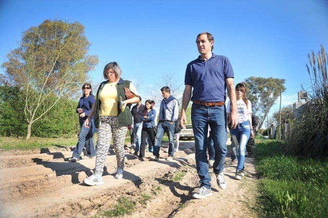 Julio Garro recorrió El Rincón: "En los barrios los vecinos viven sin servicios mientras se derrochan fondos en recitales"