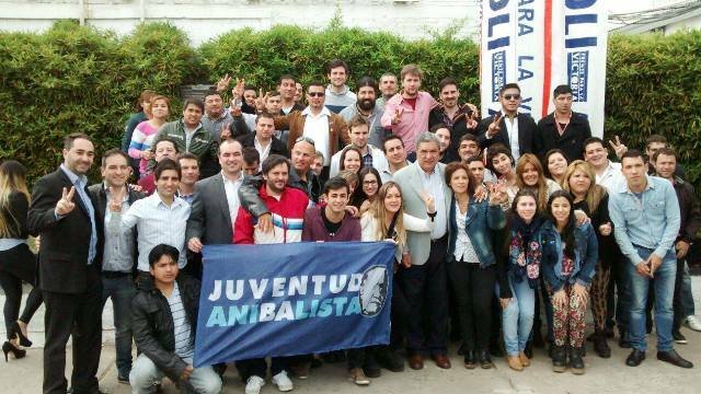 @QuiqueSlezack junto a @FernandezAnibal en reunión de campaña @QuiqueSlezack junto a @FernandezAnibal en reunión de campaña