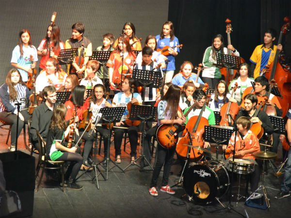 La Orquesta Escuela Municipal de Berisso en el Centro Cultural "Néstor Kirchner" La Orquesta Escuela Municipal de Berisso en el Centro Cultural "Néstor Kirchner"