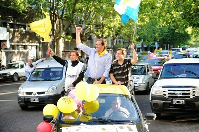 @JulioGarro encabezó la "Caravana del cambio"
