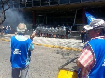 Despidos y represión a municipales en Esteban Echeverría