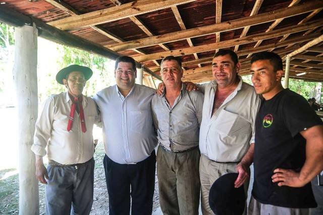 El Intendente Nedela visitó al Centro Tradicionalista El Biguá
