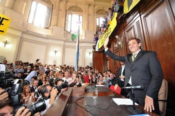 Julio Garro juró como intendente y pidió perdón a las víctimas de la inundación