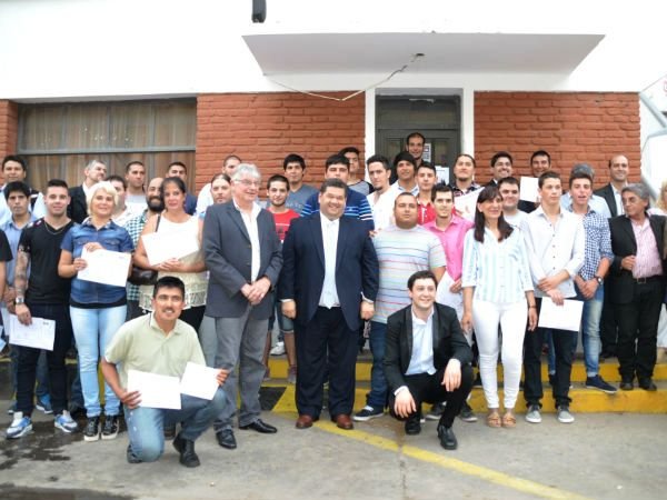 Más de 200 alumnos del plan FinEs II recibieron sus diplomas
