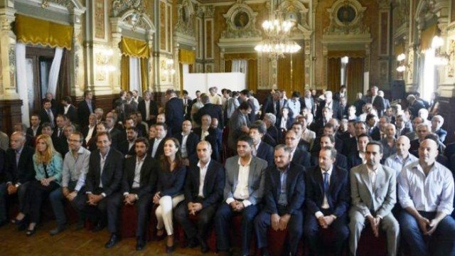 Vidal recibió a los intendentes y les pidió "trabajar en equipo"