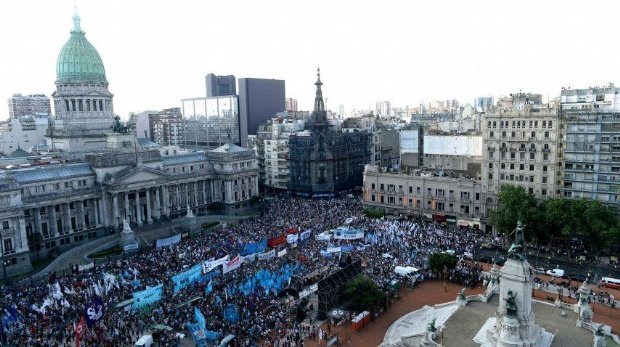 Movilización del FpV en defensa de la Ley de Medios