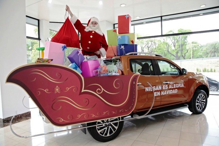 Papá Noel recorre Latinoamérica en su nuevo trineo Nissan NP300 Frontier Papá Noel recorre Latinoamérica en su nuevo trineo Nissan NP300 Frontier