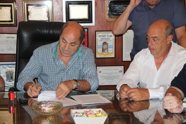 Aumento del 35% a municipales de Ensenada