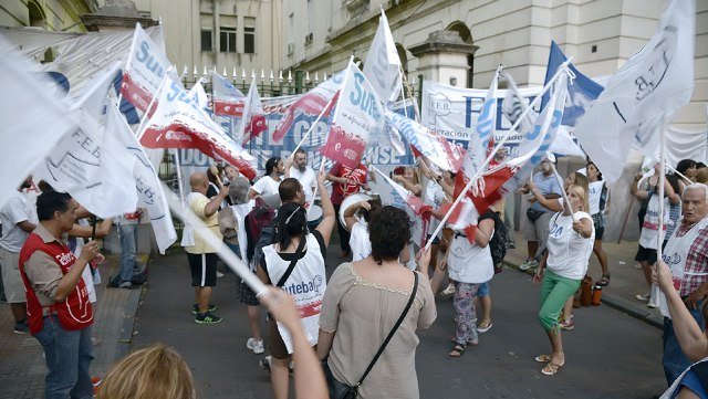 Paritaria docente bonaerense suspendida, hasta firma del acuerdo Nacional Paritaria docente bonaerense suspendida, hasta firma del acuerdo Nacional
