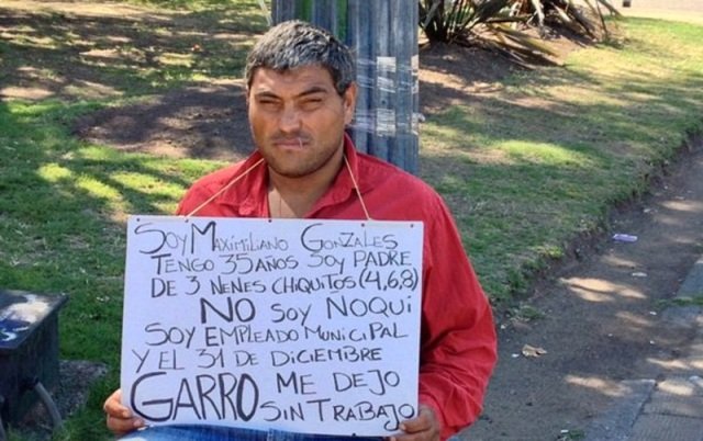 Un trabajador despedido por Garro se encadenó y cosió la boca como protesta Un trabajador despedido por Garro se encadenó y cosió la boca como protesta