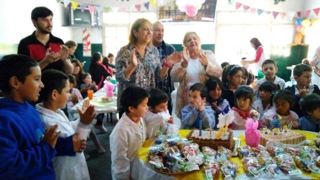 Gestiones para ayudar en los actos escolares del Jardín de Infantes 915