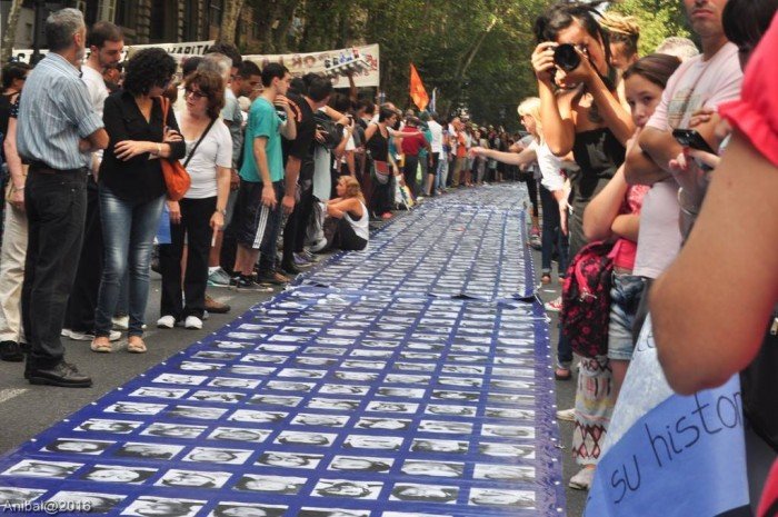 La Plaza de Mayo, 40 años después del Golpe en imágenes
