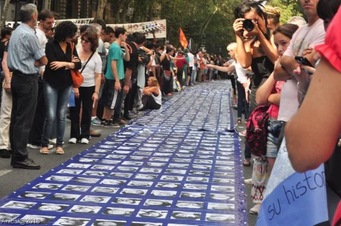La Plaza de Mayo, 40 años después del Golpe en imágenes