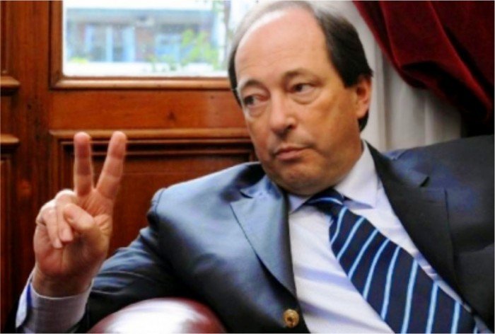 Sanz: entre el individualismo de Carrió y los aplausos a Picheto Sanz: entre el individualismo de Carrió y los aplausos a Picheto