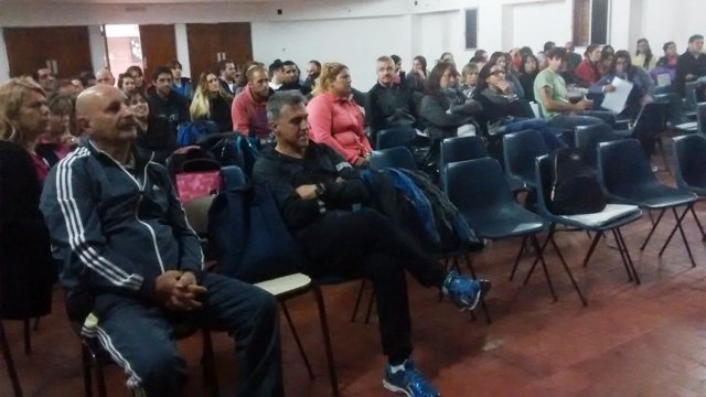 Charla informativa sobre Juegos Bonaerenses para profesores de Educación Física Charla informativa sobre Juegos Bonaerenses para profesores de Educación Física