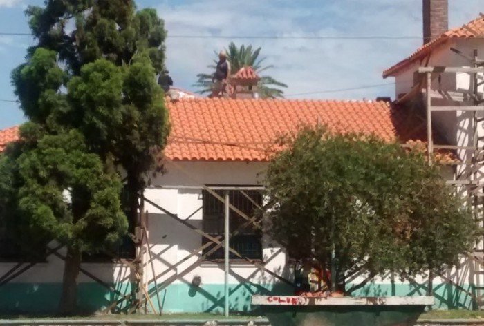 Mañana de reuniones por la escuela cerrada en Punta Lara