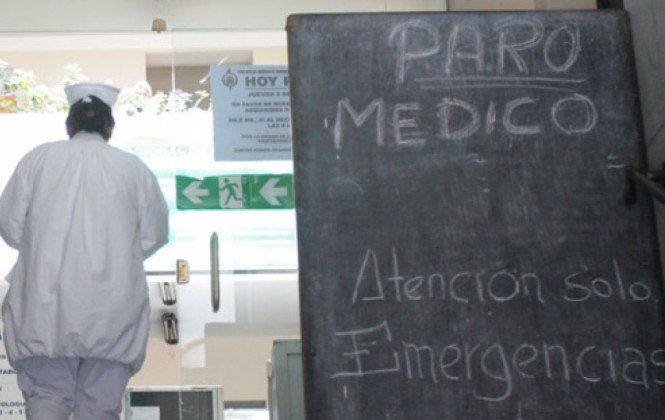 Sigue el paro de médicos, hoy marchan hacia La Plata