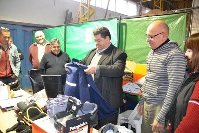 Nedela entregó indumenta de trabajo en el Corralón Municipal