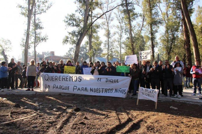 Apoyo de vecinos a la obra del Parque del Bicentenario en El Dique Apoyo de vecinos a la obra del Parque del Bicentenario en El Dique