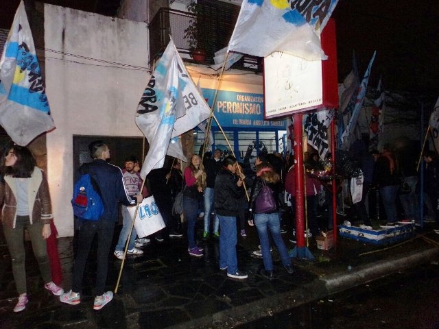 Tras es ataque al local kircnerista en #Berisso llamaron a "enfrentar los embates de la derecha"