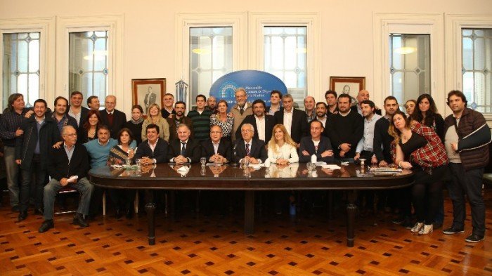 Cumbre: Máximo Kirchner y De Vido convocan a intendentes del FpV en Ensenada